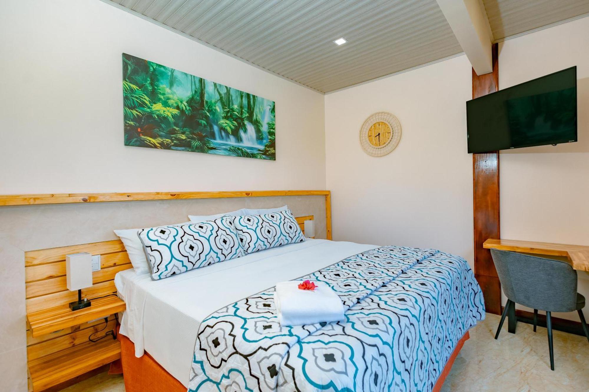 Mountain Top Park Hotel Quepos Buitenkant foto